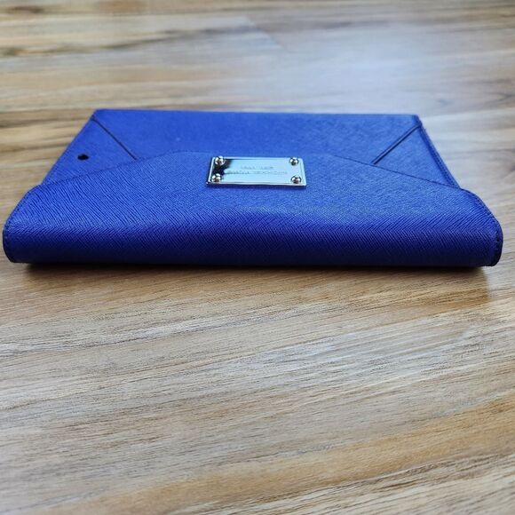 🔸️Michael Kors Blue iPad/Tablet Leather Case - Picture 4 of 10